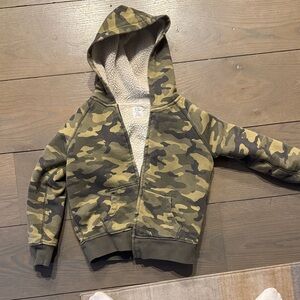 GAP Kids Camo Sherpa-Lined Zip Hoodie - Green Camo